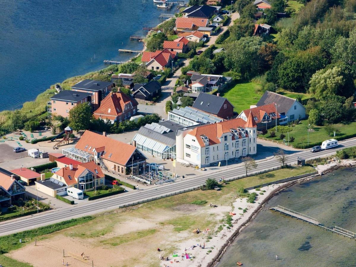 6 Person Holiday Home On A Holiday Park In Hejls Esterno foto