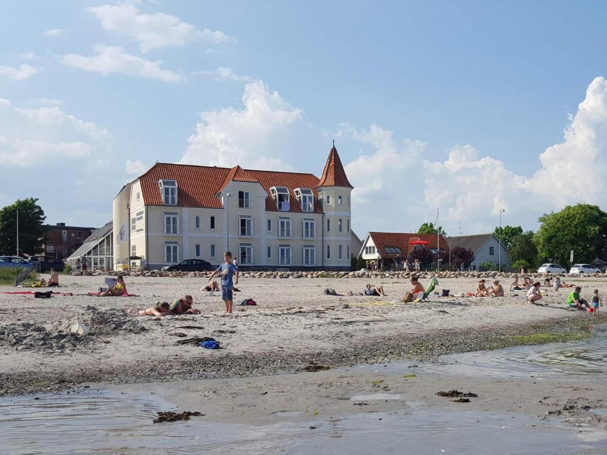 6 Person Holiday Home On A Holiday Park In Hejls Esterno foto