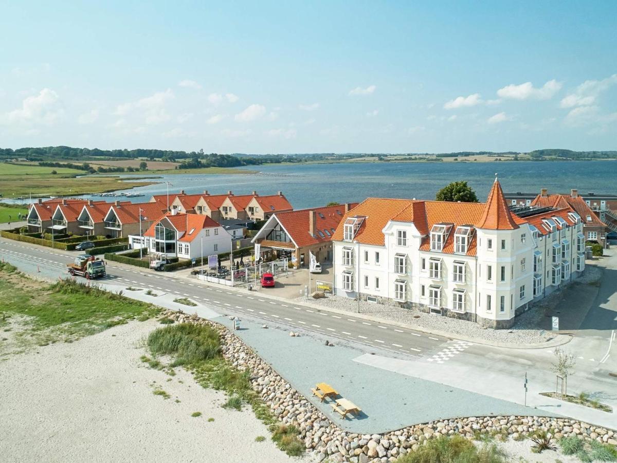 6 Person Holiday Home On A Holiday Park In Hejls Esterno foto